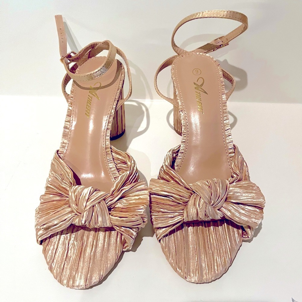 NEW! Never worn Bridal/Party Bow Heels